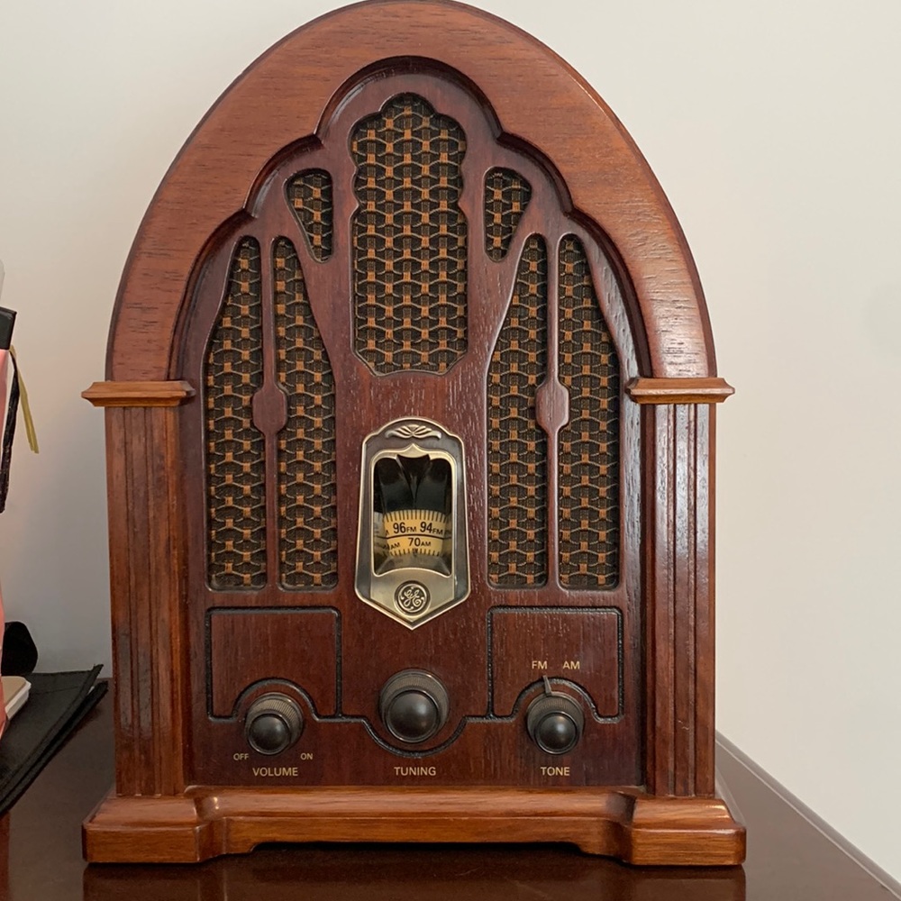 Old fashion GE FM/AM radio